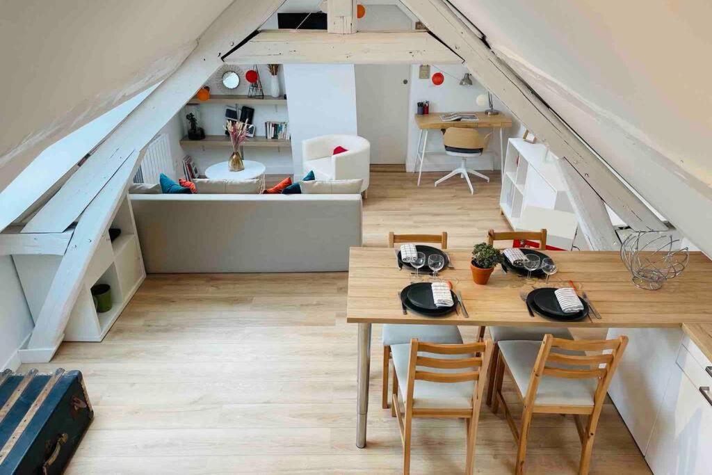 Sous Les Nuages Apartment รูออง ภายนอก รูปภาพ